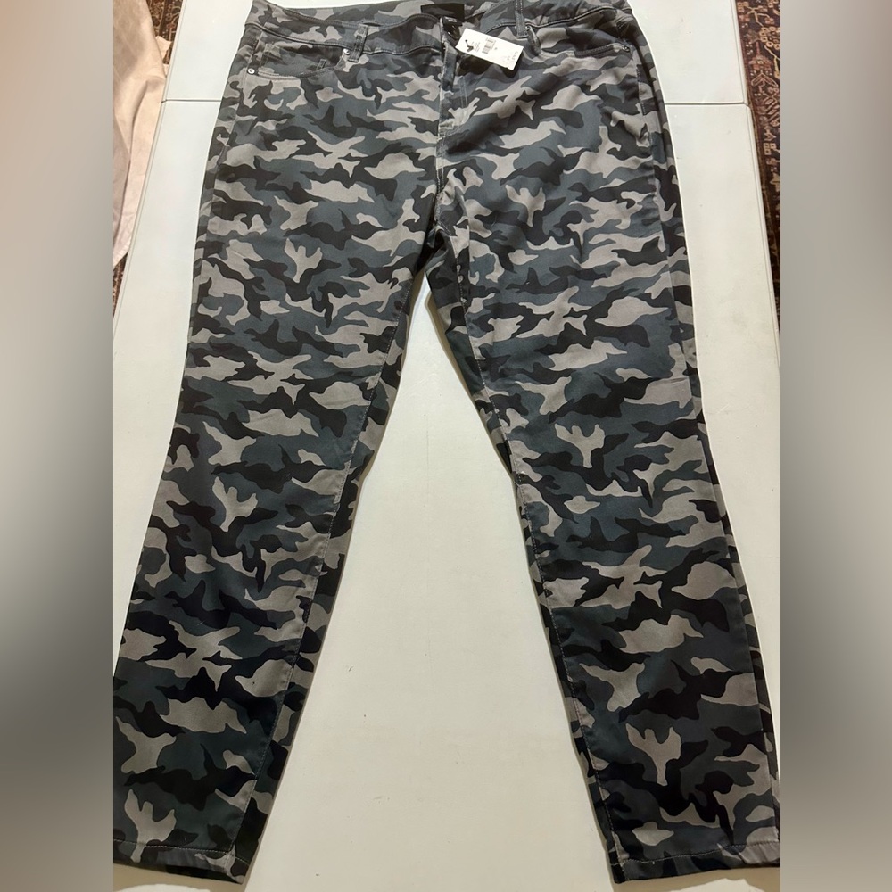 NWT Lane Bryant Black and Gray Camouflage Skinny Pants